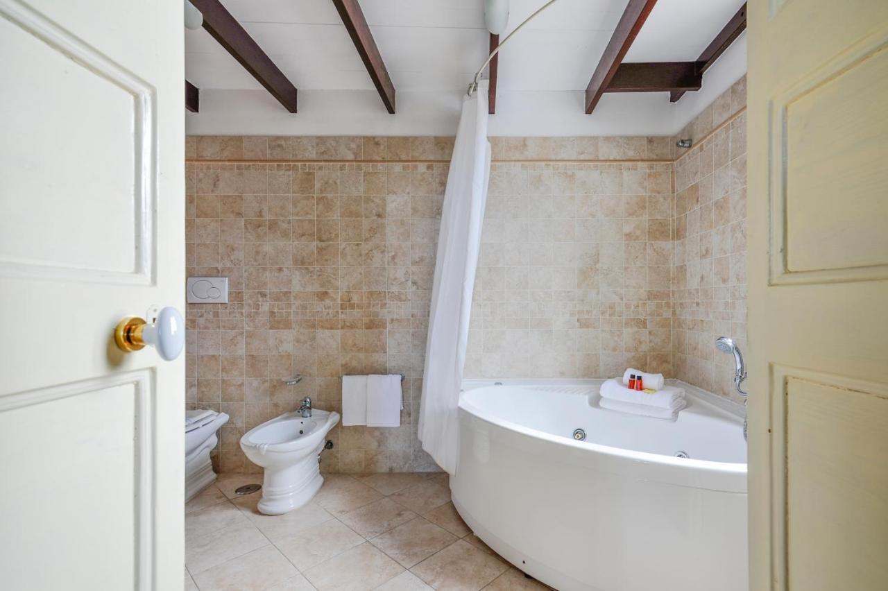 Castriota19 - Jacuzzi Room & Apartment Sit レッチェ エクステリア 写真