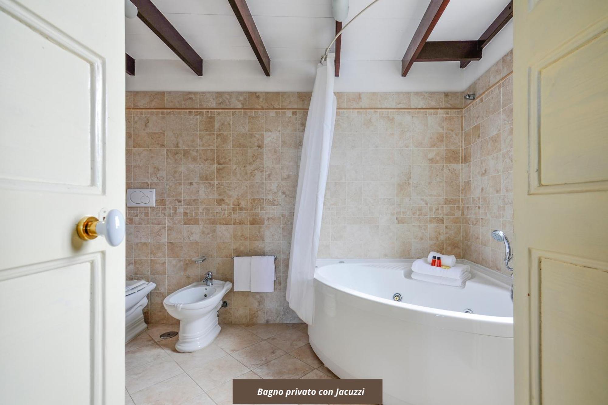 Castriota19 - Jacuzzi Room & Apartment Sit レッチェ エクステリア 写真